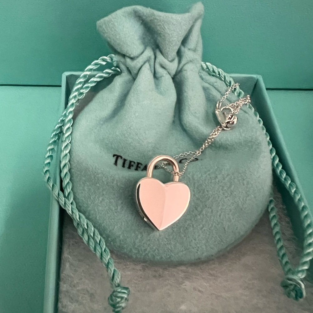 🌸🌸 Authentic Tiffany & Co. Heart Lock Pendant